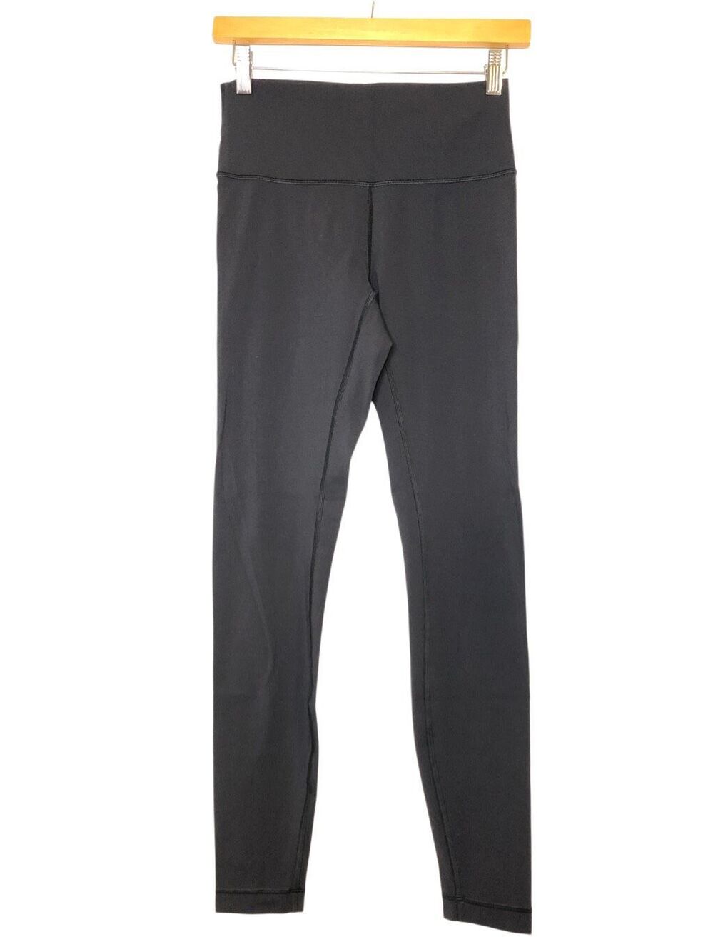 Lululemon high-rise black leggings size 4? Athleisure activewear EUC!